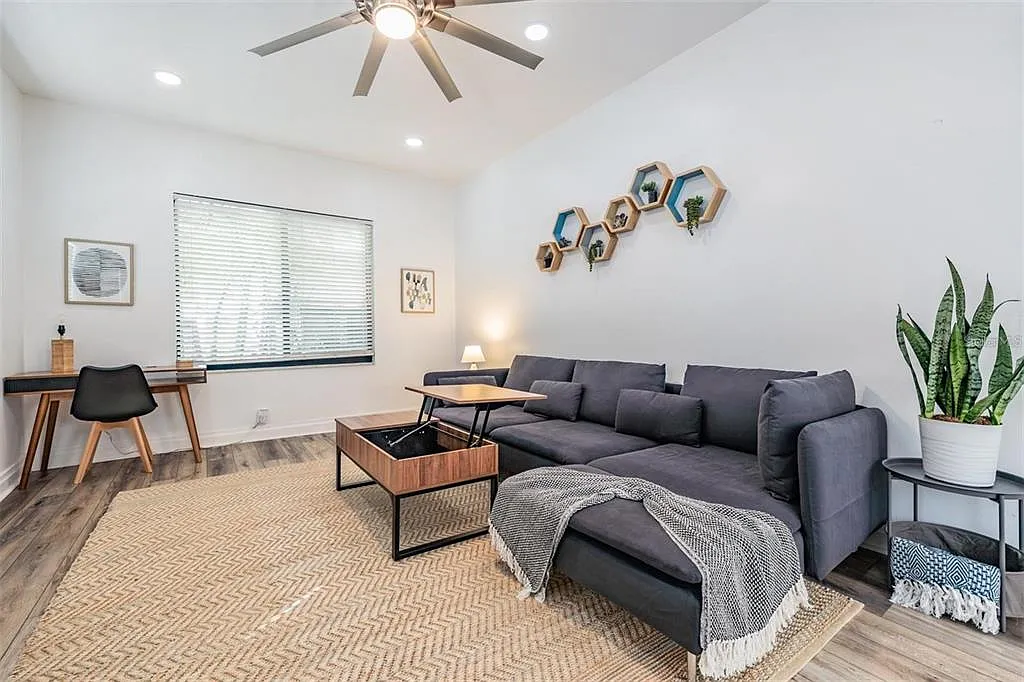 3 bed, 2.0 bath, 1309 sqft, $2,900 — Photo 2
