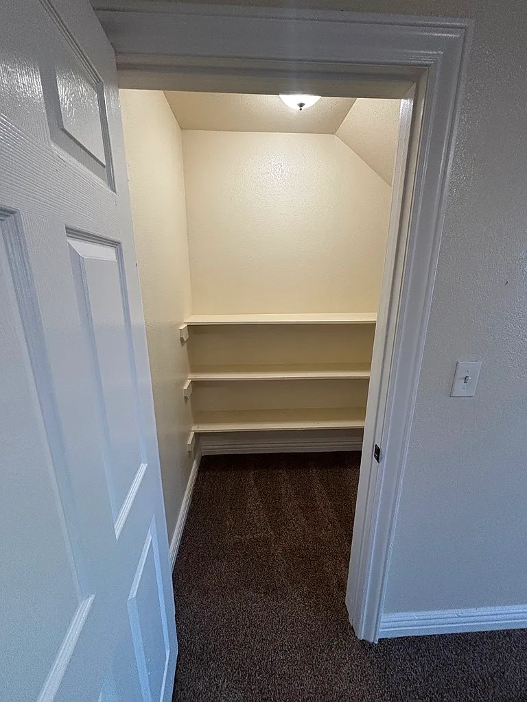 4 bed, 1126 sqft, $3,600 — Photo 4