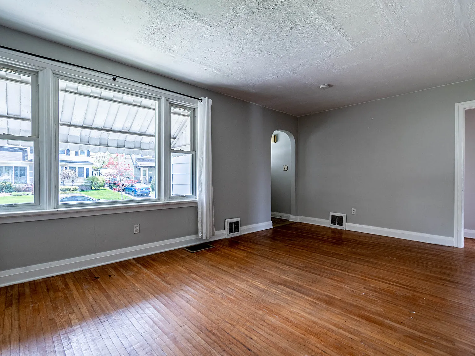 312 Highland Avenue, Fort Erie, Ontario, L2A2X9 — Photo 2