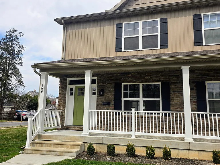 1626 Budd Ave — Photo 1