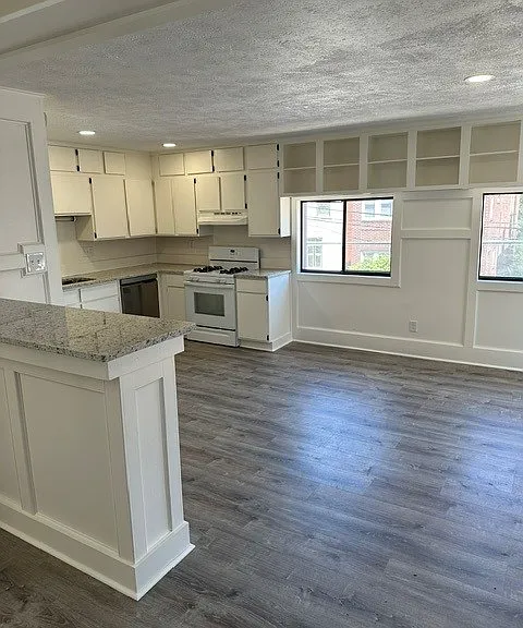 5742 Howe St #2 — Photo 3