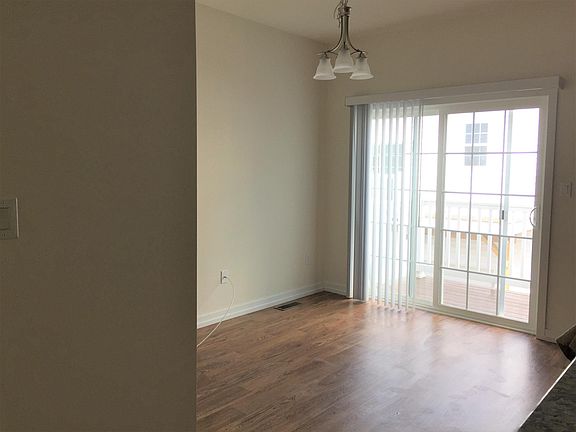 Breakfast Area to Deck