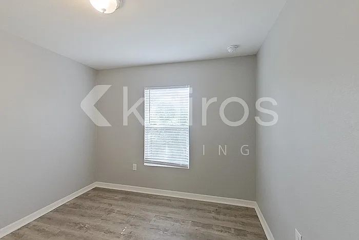 1010 Kaye St E — Photo 11