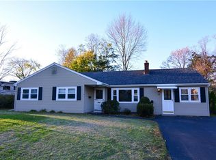31 Bourbon Pl, Warwick, RI 02888
