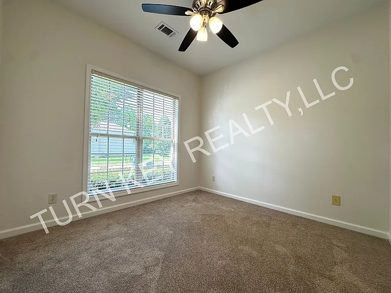 114 Vann Cir — Photo 9