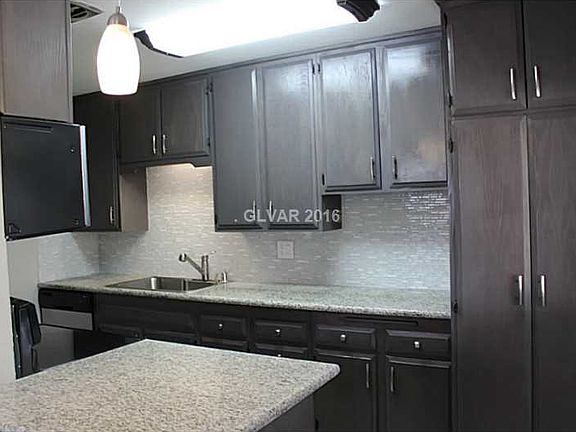 4th image of 3574 Applewood Ave