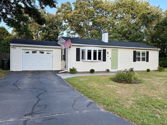 52 James St, Bellingham, MA 02019