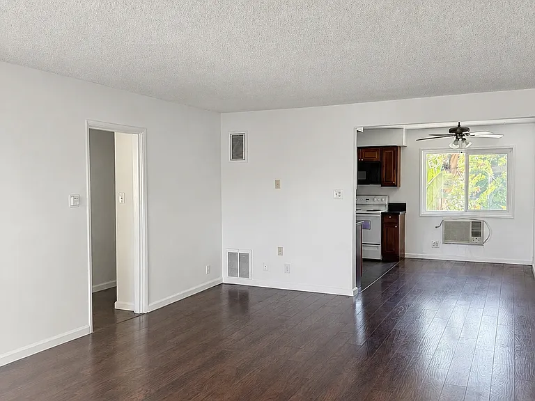 4911 Laurel Canyon Blvd #6 — Photo 1