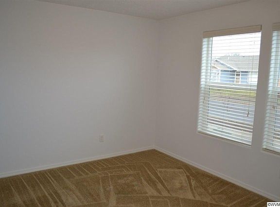 5th image of 4040 Alameda Ave NE