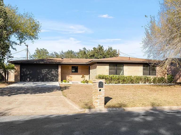 1518 Orchid Ave — Photo 2
