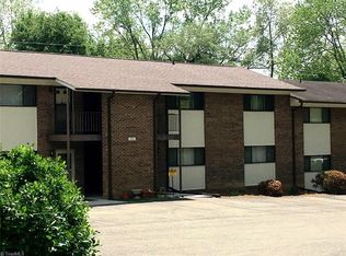 201 Quesinberry Rd APT E6, Mount Airy, NC 27030