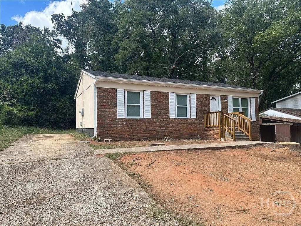 3 bed, 1.0 bath, 1000 sqft, $1,500 — Photo 2