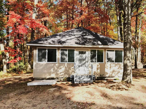 6828 Charles Ct, Houghton Lake, MI 48629