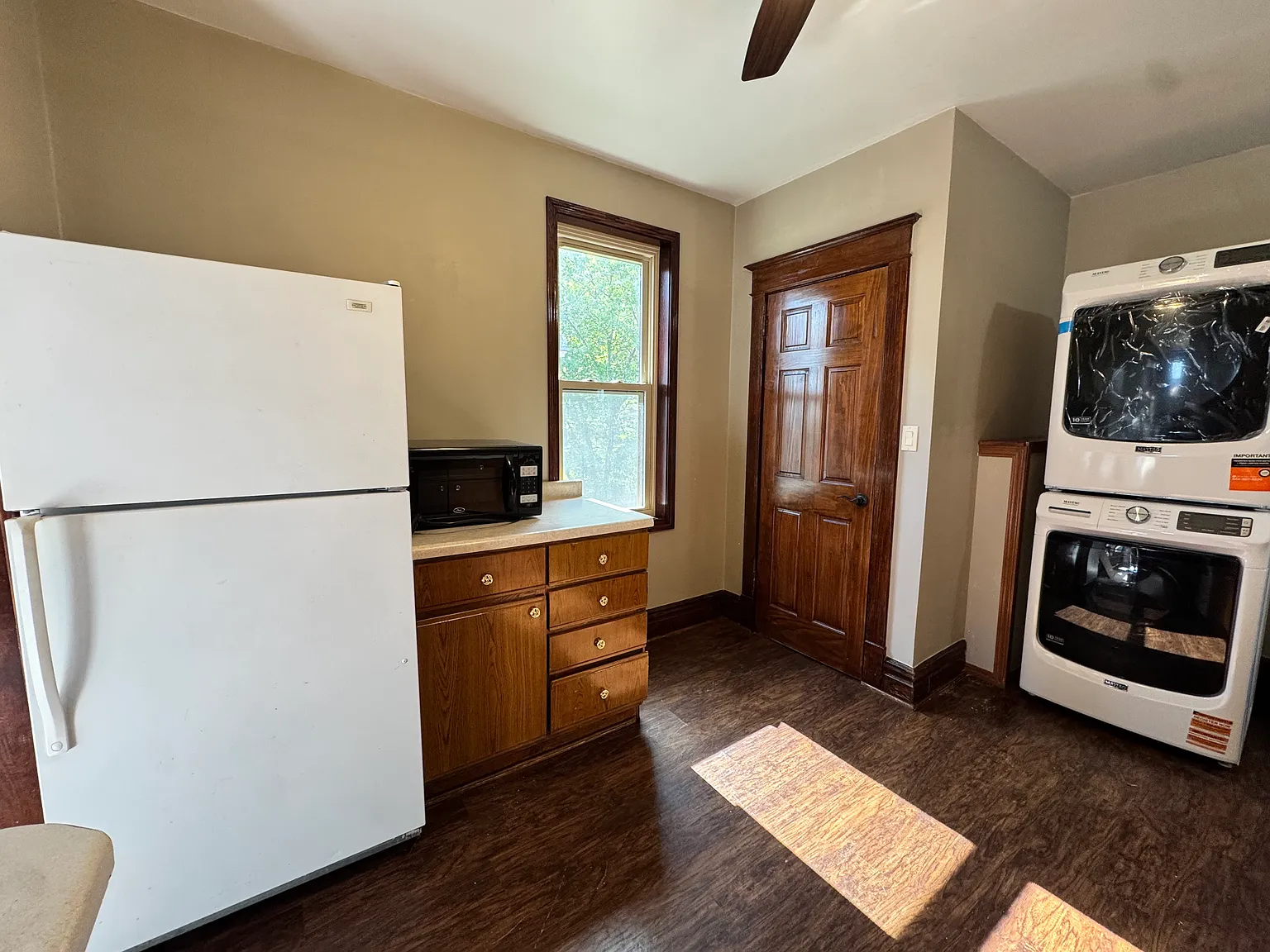 2 bed, 1000 sqft, $1,400 — Photo 3