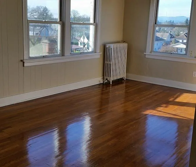 Beautiful loft! Original floors!