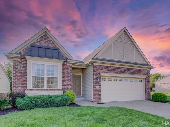 1525 Woodside Hills Dr, Saint Peters, MO 63376