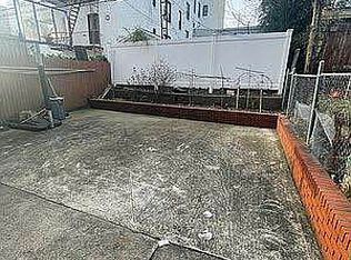 32-24 45th St, Astoria, NY 11103