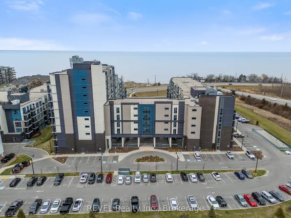 16 Concord Pl #410, Grimsby, ON L3M 0J1