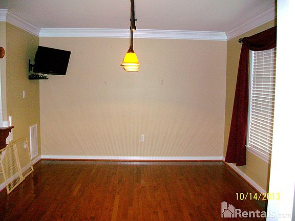 4th image of 1411 Eastlook Ln