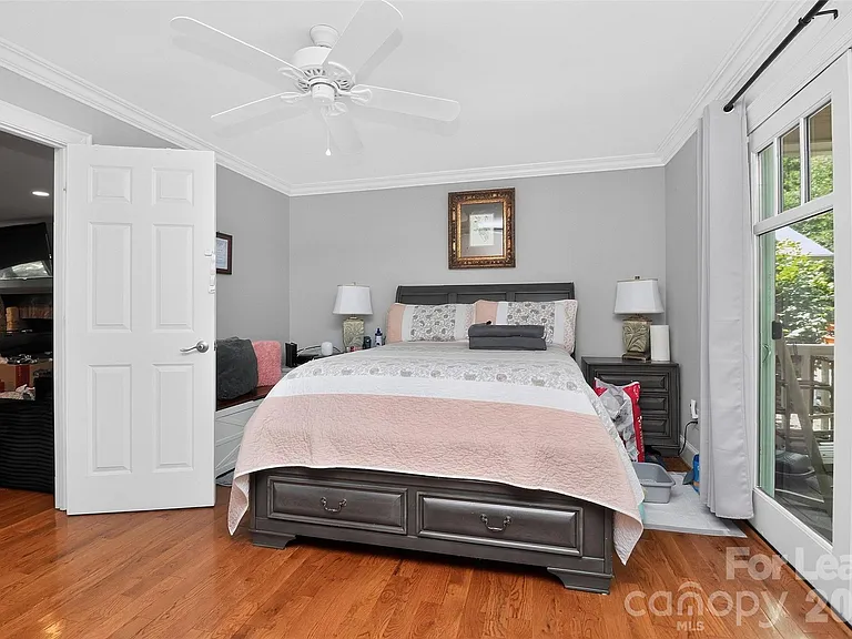 9704 Saddle Ave — Photo 25
