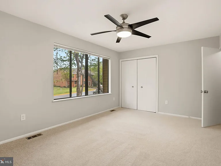 1382 Almond Dr — Photo 16