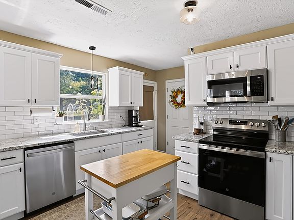 4th image of 6511 Caressa Way