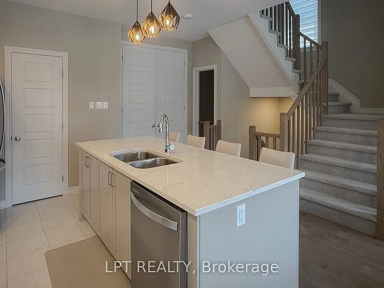 552 Labrador Cres — Photo 11