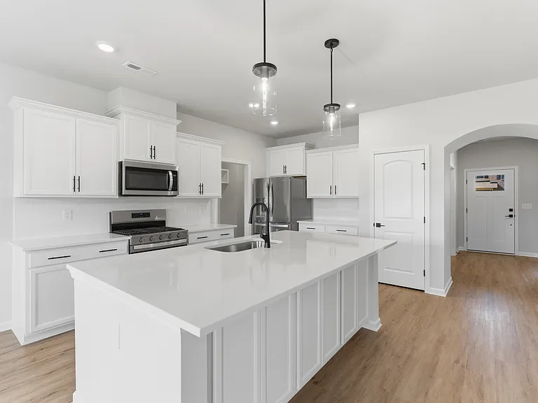 170 Saddle St — Photo 3