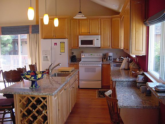 4th image of 10437 Estates Dr