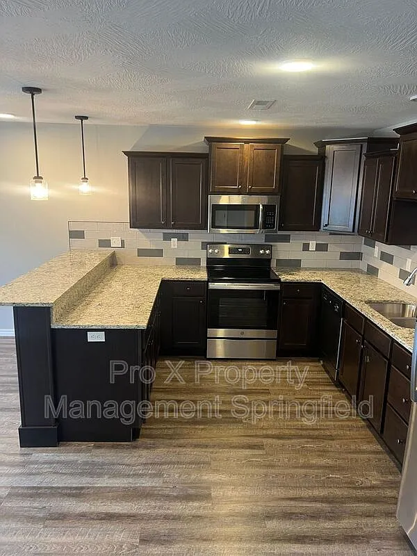 3 bed, 2.5 bath, $1,545 — Photo 4
