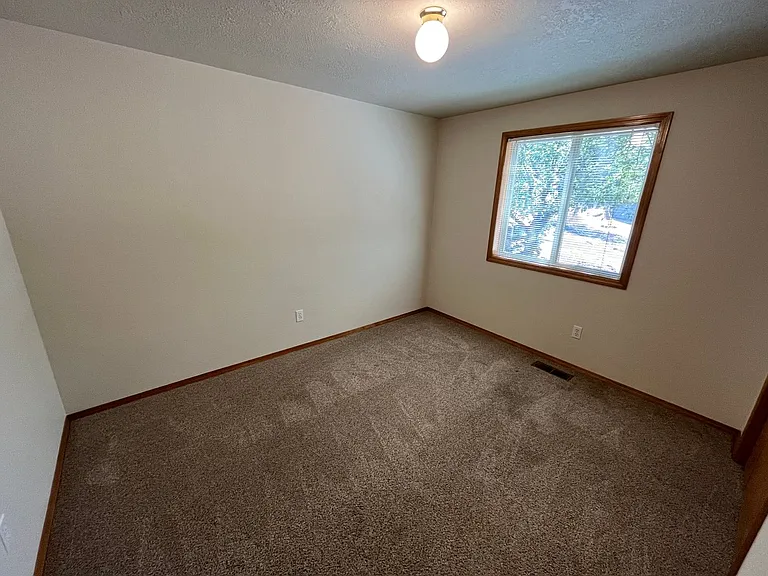 565 NE Norton Ave — Photo 7