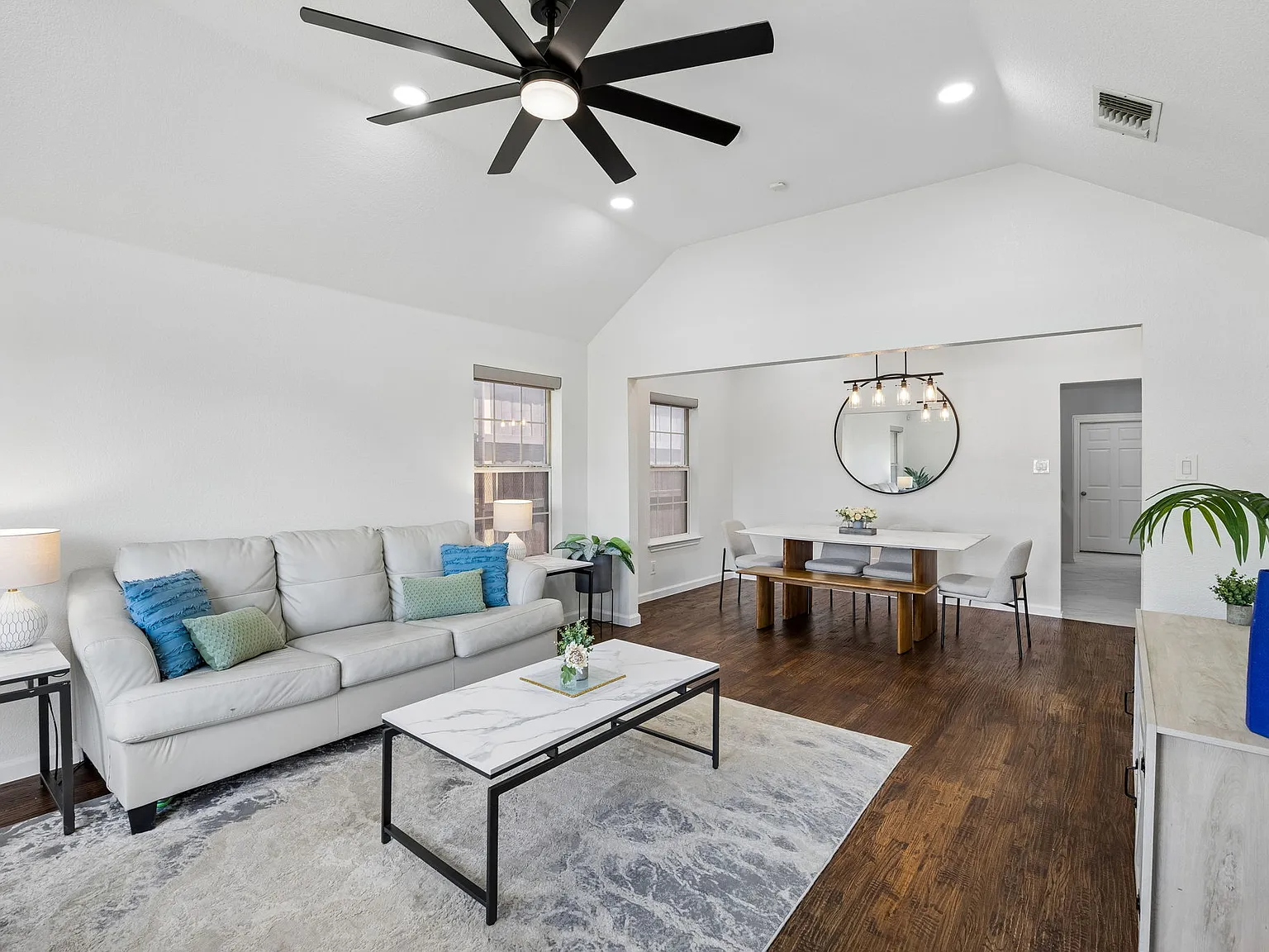 3 bed, 1415 sqft, $3,300 — Photo 4