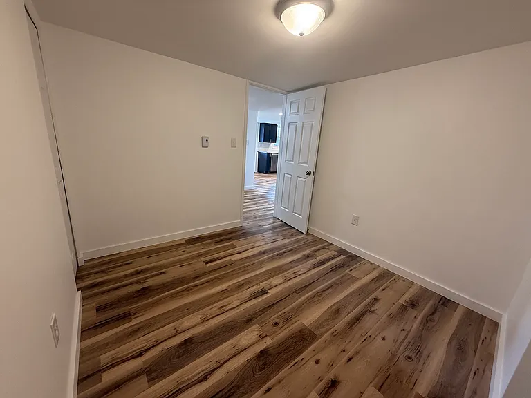 400 Erie St — Photo 12