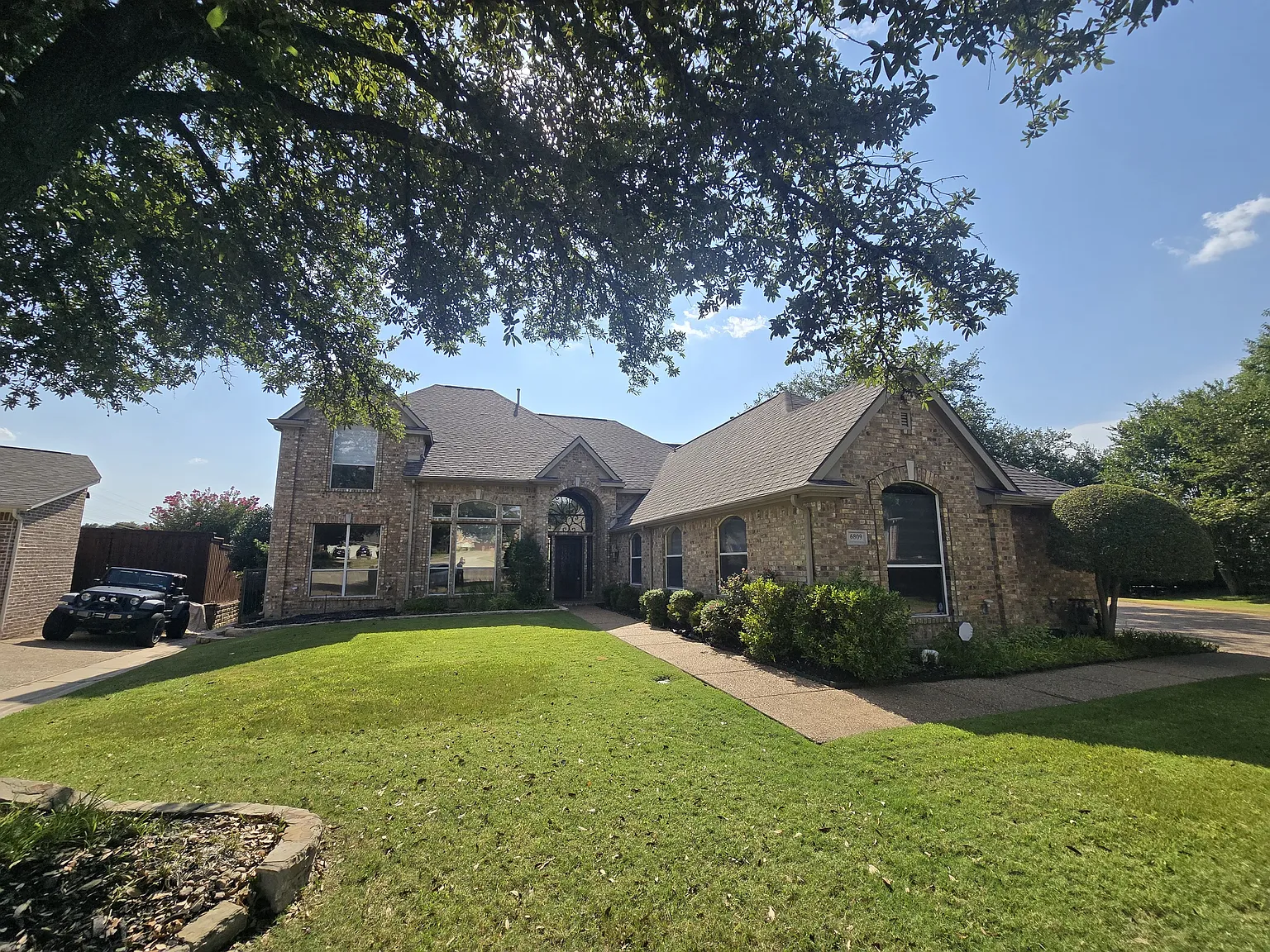 5 bed, 3825 sqft, $7,800 — Photo 2