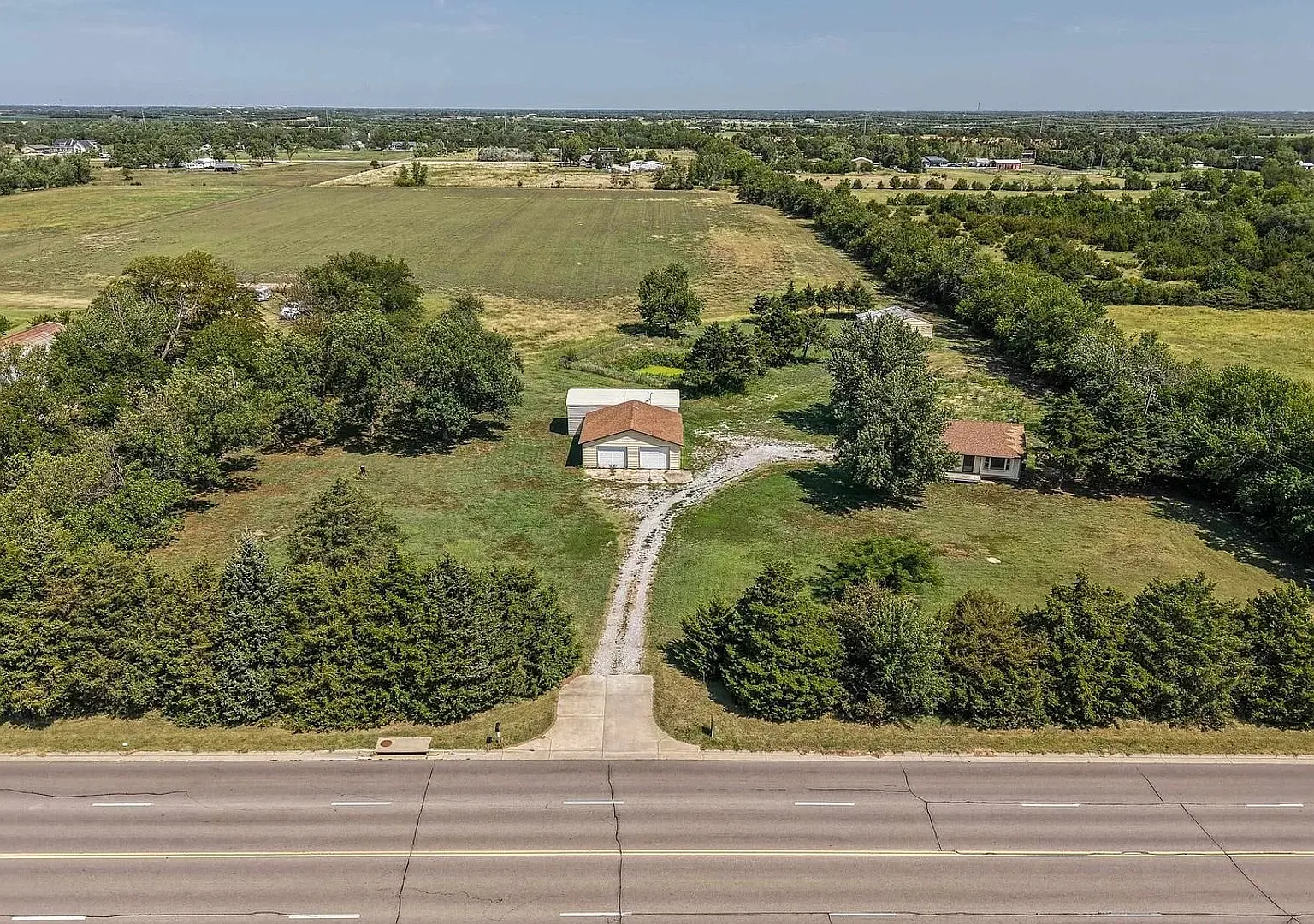 Cute, Country, and Lot's of Land! — Photo 1