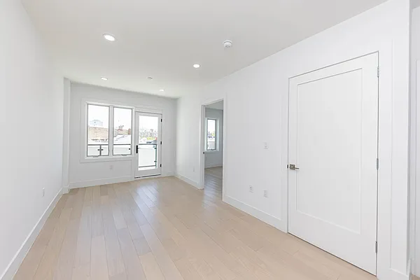 Rented by Oxford Property Group | media 31