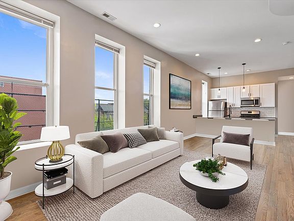 3rd image of 1946 S Racine Ave #3R