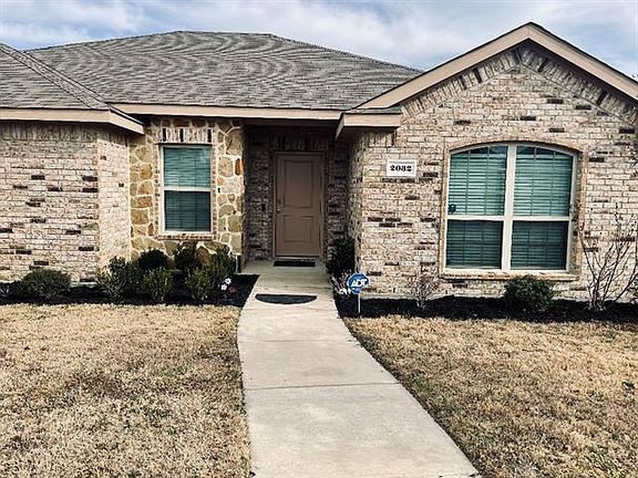 2nd image of 2032 Glen Hollow Dr