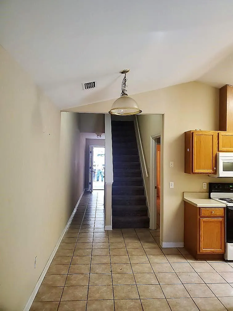 3 bed, 1380 sqft, $1,700 — Photo 2