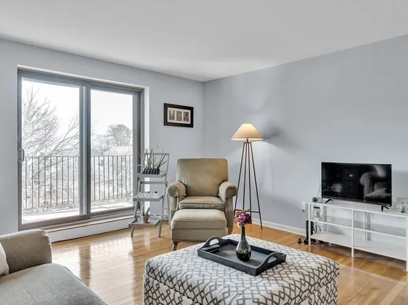50 Seymour St APT 15, Roslindale, MA 02131