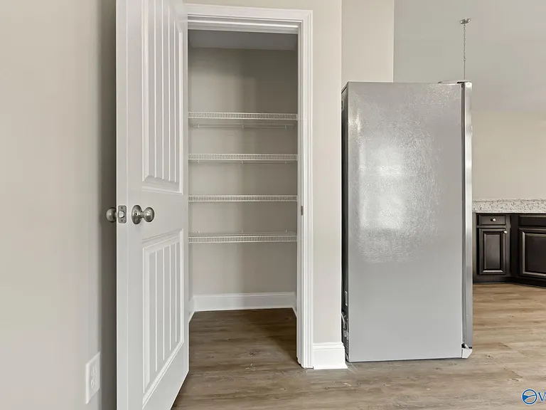122 Ardsley Dr — Photo 18