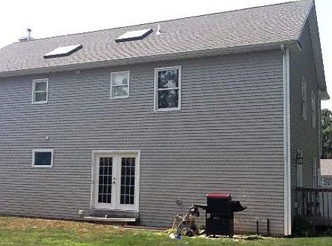 5th image of 50 Bogart St