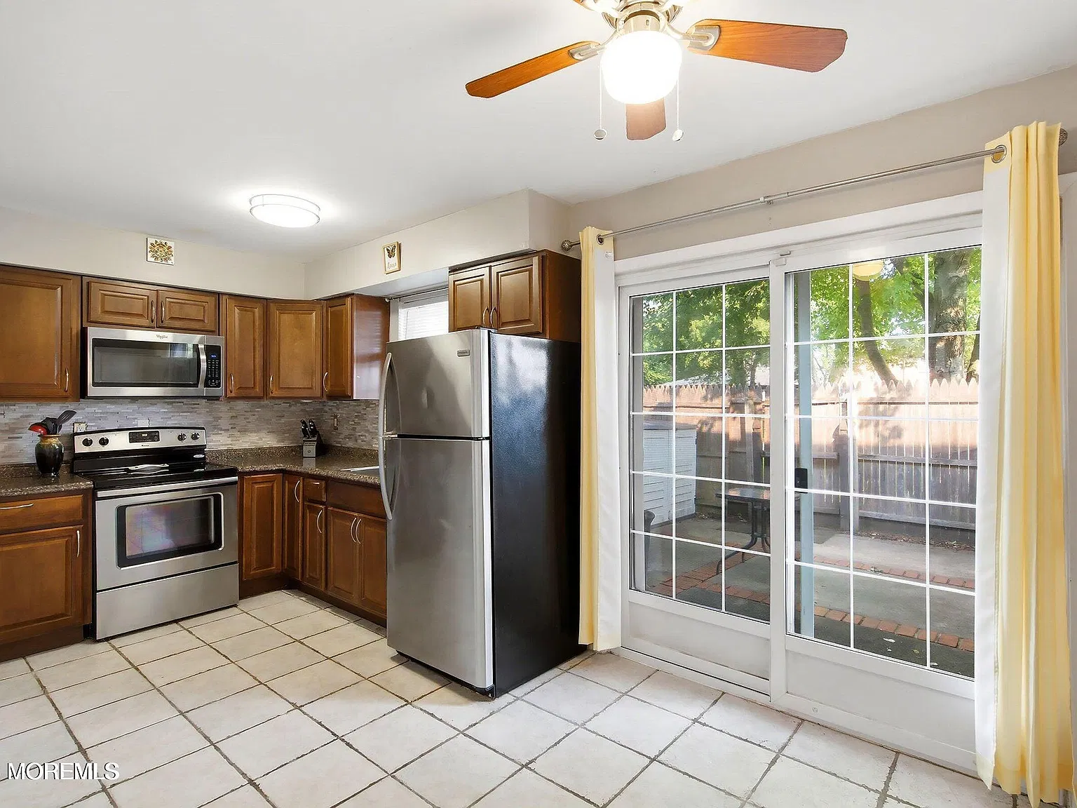 2 bed, 1.5 bath, 1008 sqft, $2,150 — Photo 4