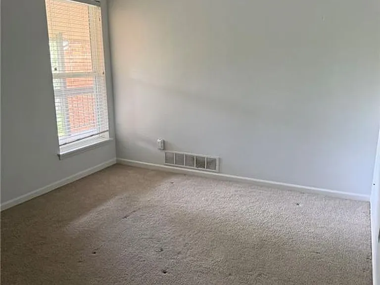 1943 Greenpoint Dr #302 — Photo 8