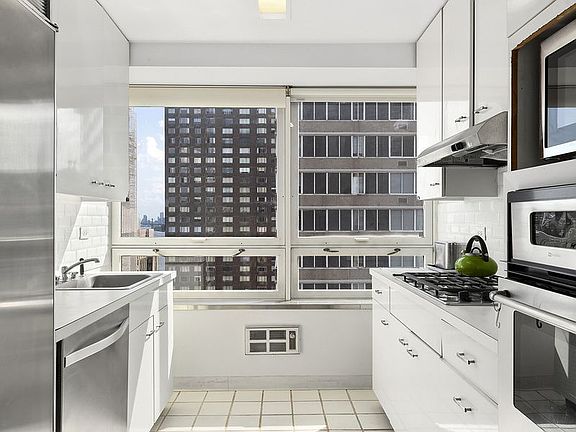5th image of 415 E 54th St #21H