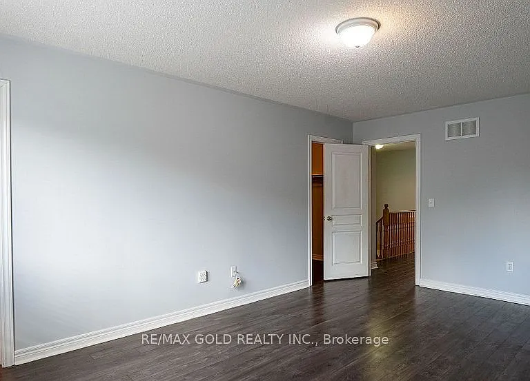 11 Vanderpool Cres #1 — Photo 11