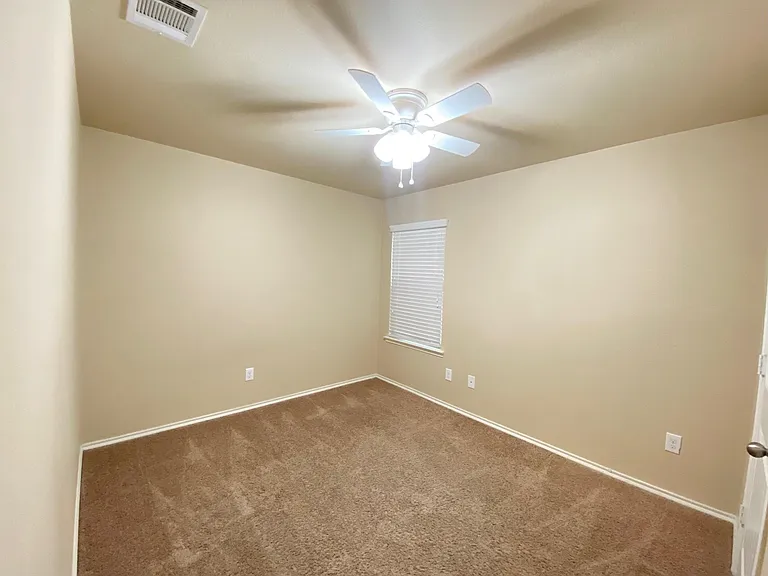 2105 Meadow Park Dr — Photo 14
