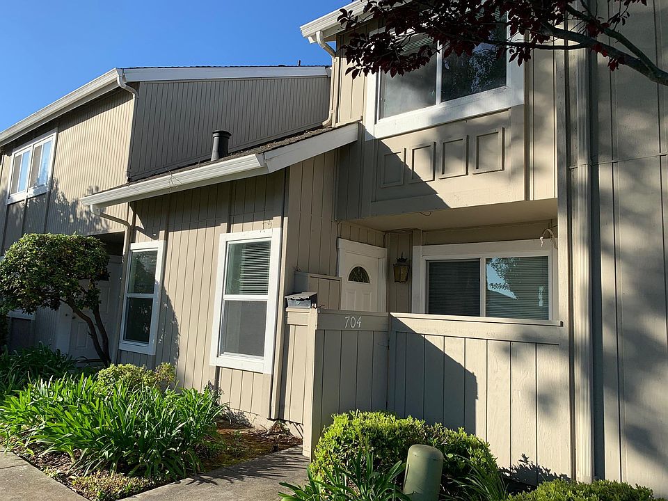1st image of 704 Nina Ln
