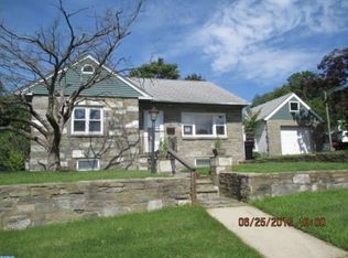 833 Huntington Ave, Glendora, NJ 08029