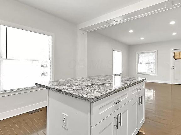 4th image of 857 Wilson Ave